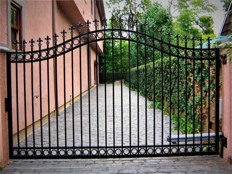 Driveway Gate 1 1030x773 1 768x576